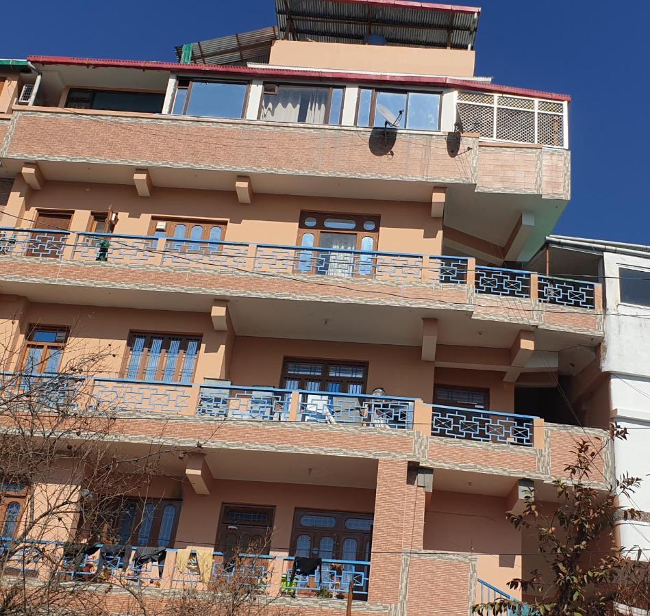 Hotel Pushpanjal And Banquet Pithorāgarh Exterior foto
